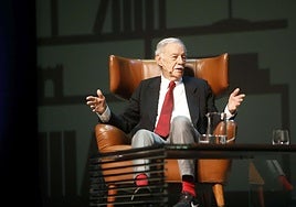 Encuentro con el público de Eduardo Mendoza en el Niemeyer