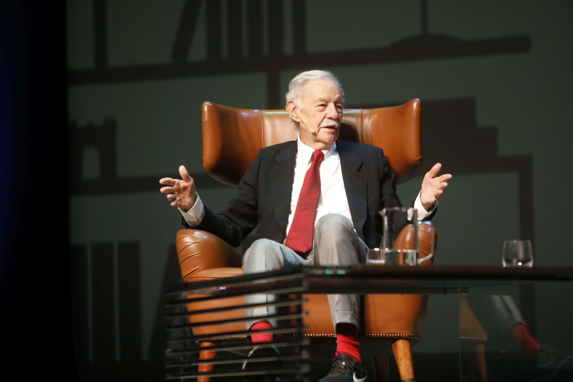 Encuentro con el público de Eduardo Mendoza en el Niemeyer