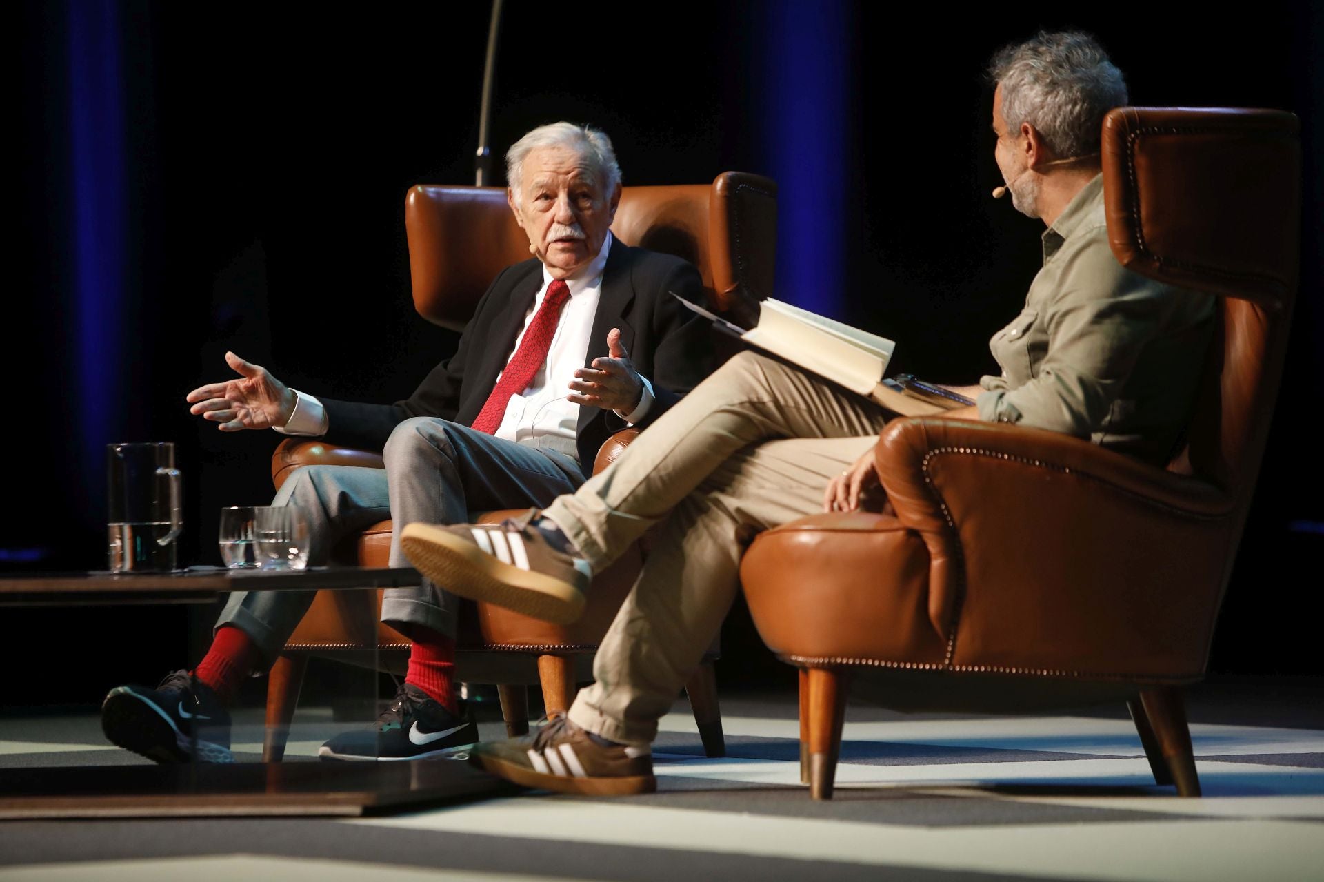 Encuentro con el público de Eduardo Mendoza en el Niemeyer