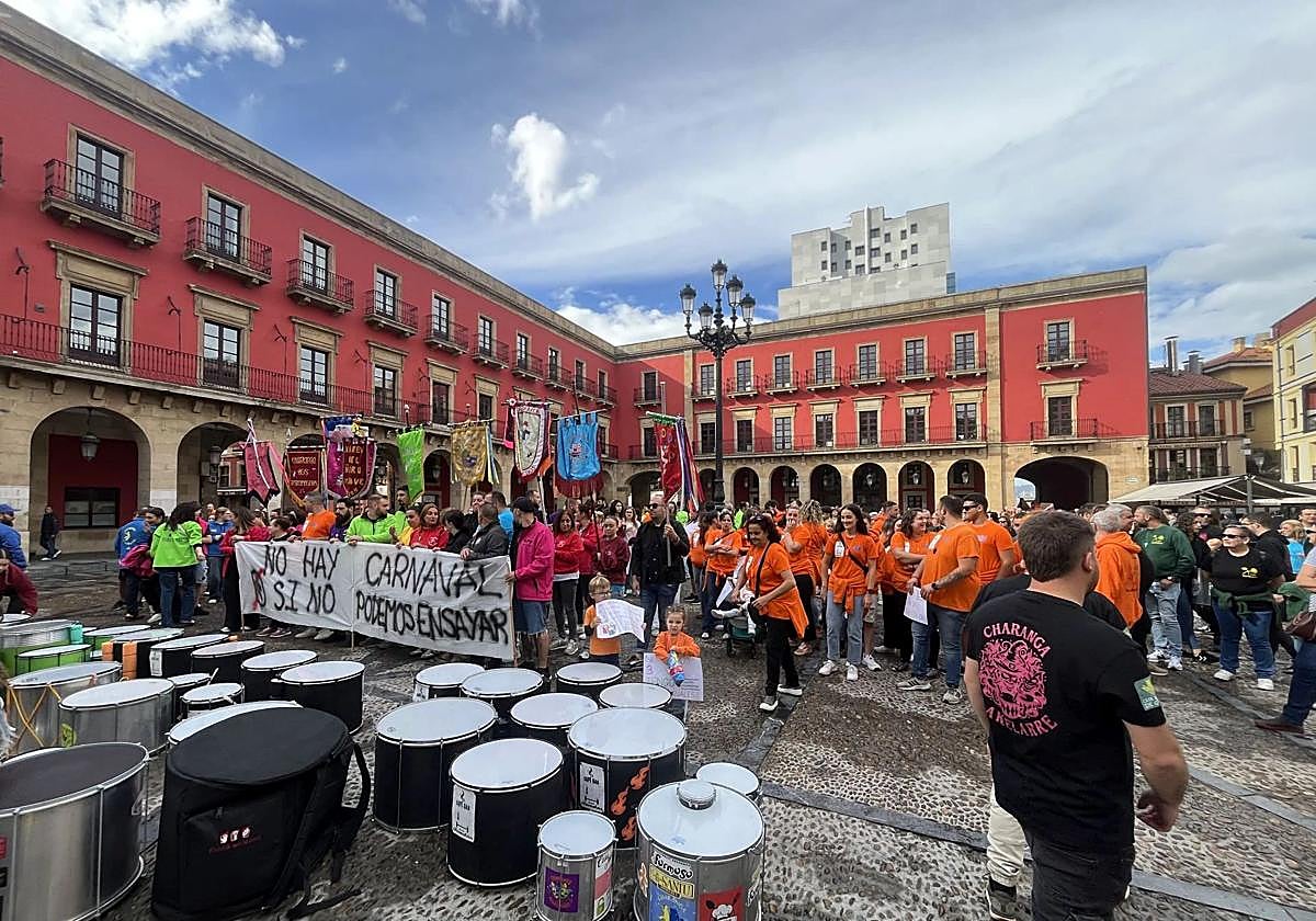 Las charangas de Gijón llevaron a cabo una protesta este fin de semana para reclamar espacios en los que ensayar.