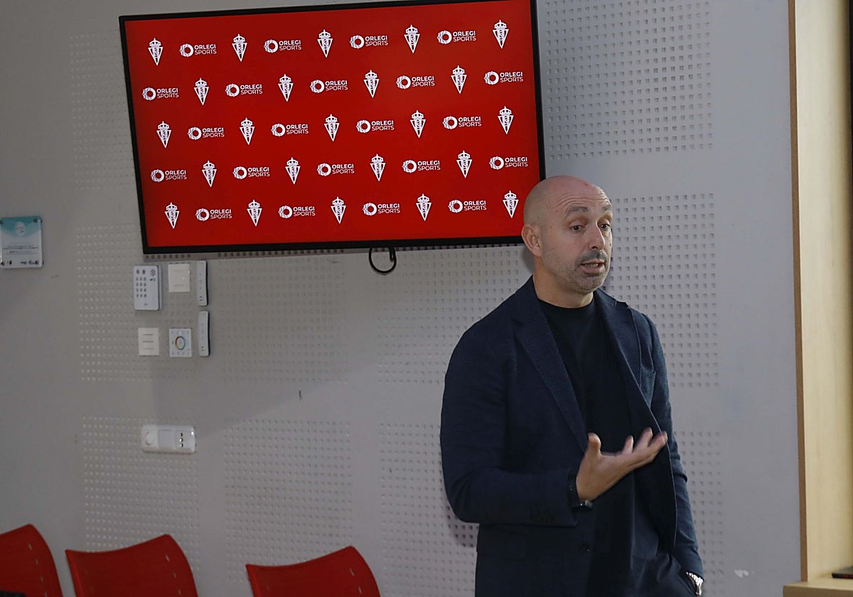 Óscar Garro, durante una charla el curso pasado en Mareo.