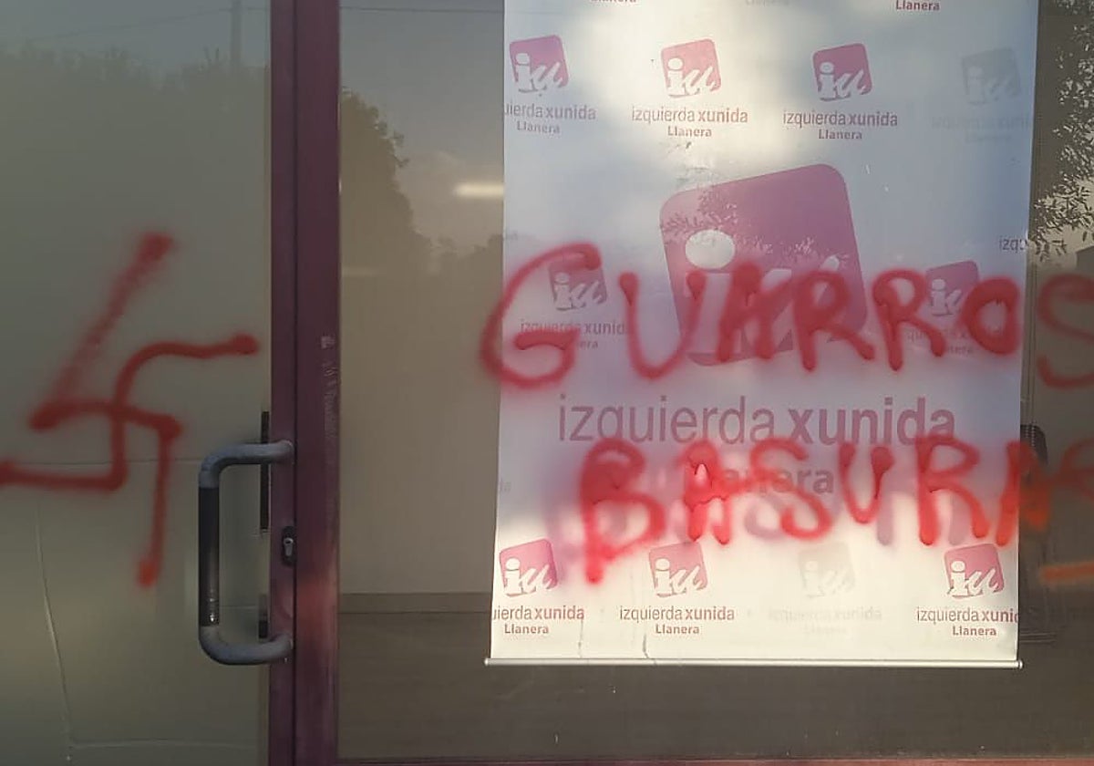 Pintada en la sede de Izquierda Unida en Llanera.