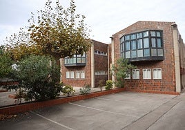 Imagen del Hogar de San José en la calle Mariano Pola, donde serán reubicados los hombres del Albergue Covadonga.