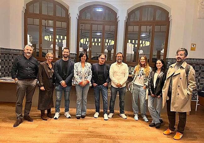 El jurado de los premios, con responsables del área de Cultura del Ayuntamiento de Gijón.