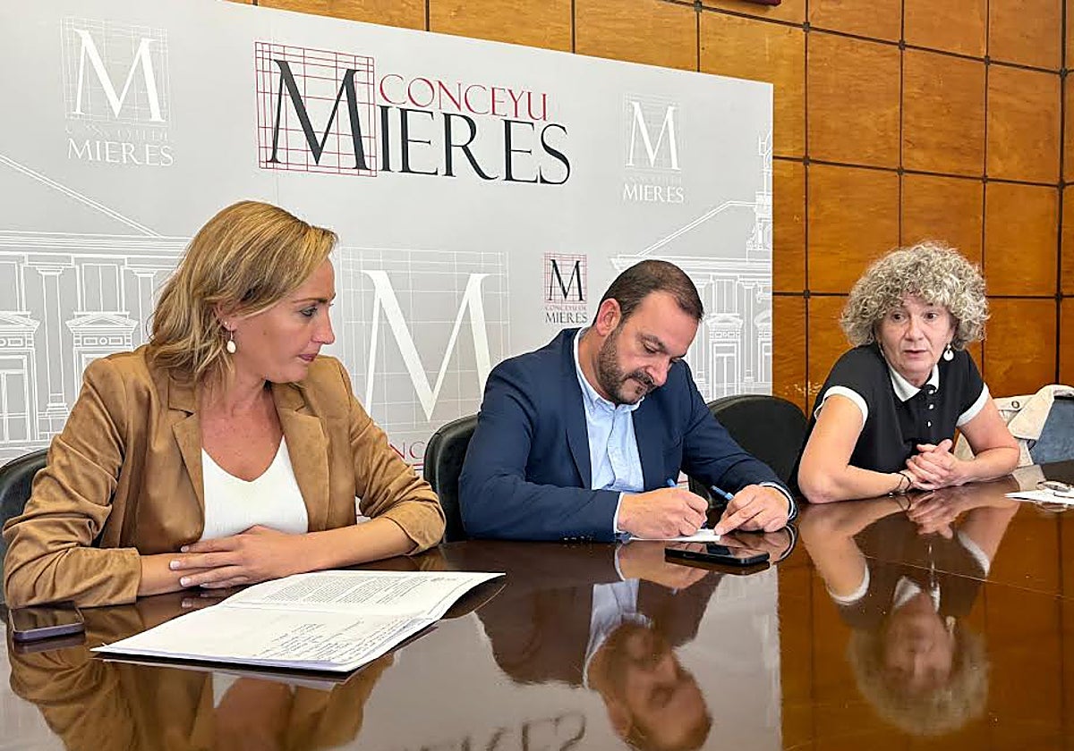 Delia Campomanes. Manuel Ángel Álvarez y Belén Alonso.