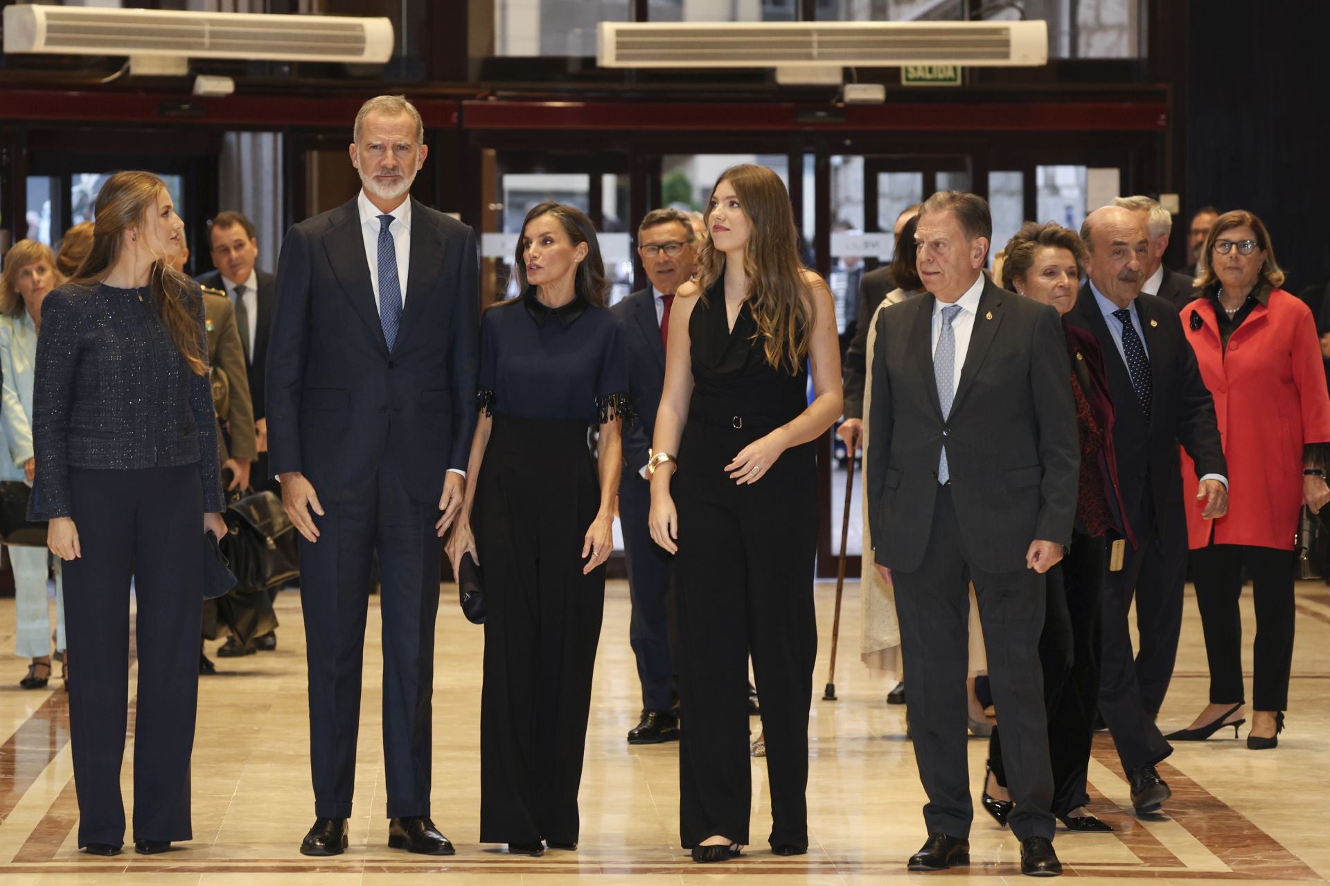 Elegancia y sobriedad en los estilismos de la Familia Real en el concierto de los Premios Princesa