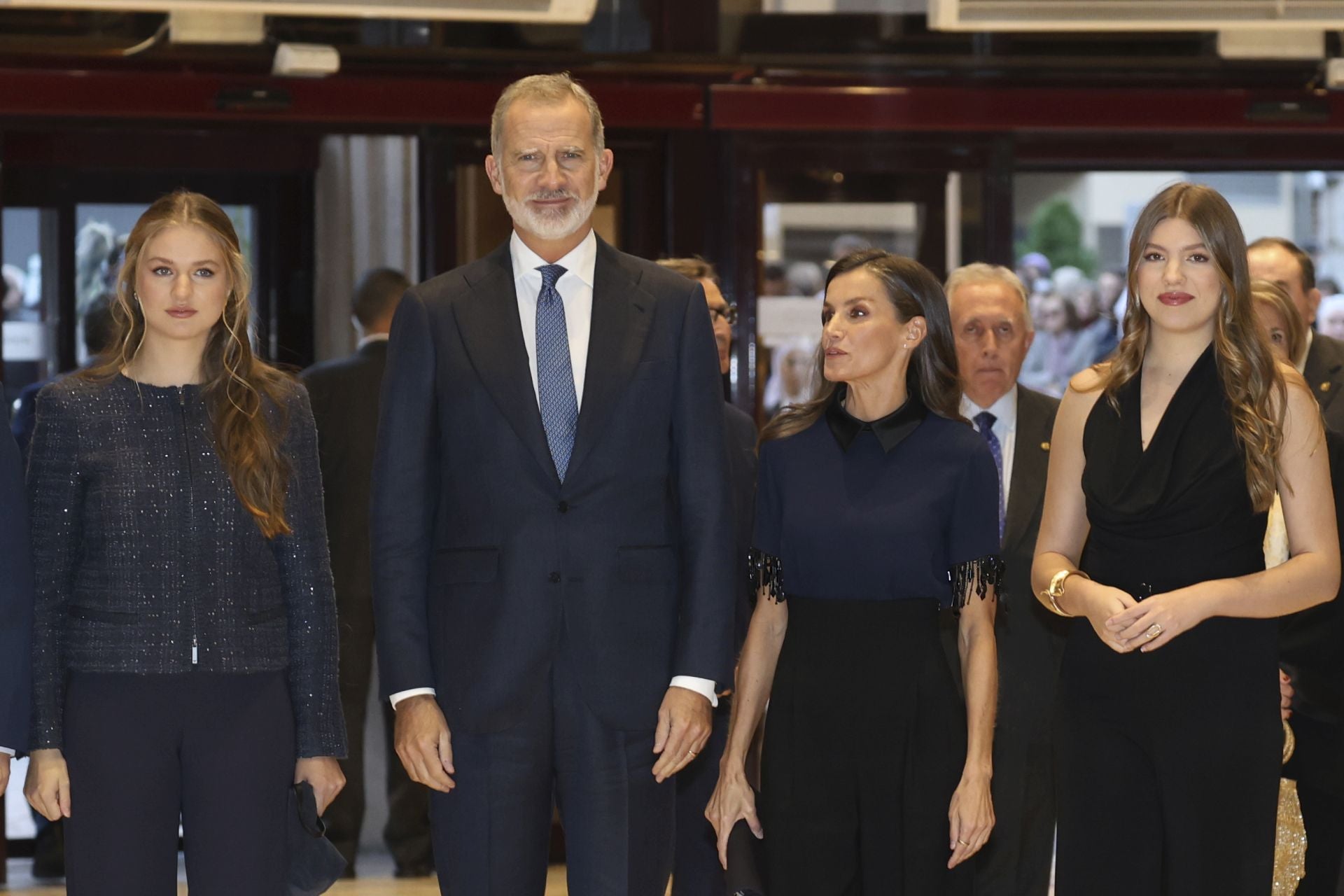 Elegancia y sobriedad en los estilismos de la Familia Real en el concierto de los Premios Princesa