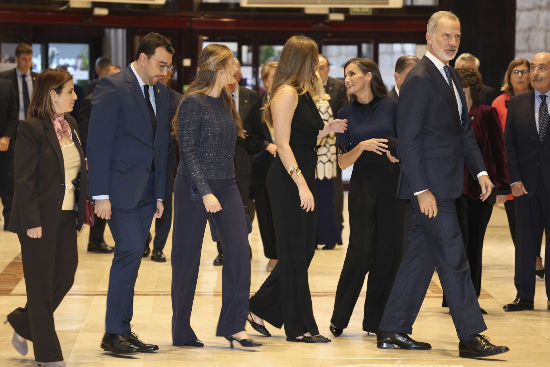 Elegancia y sobriedad en los estilismos de la Familia Real en el concierto de los Premios Princesa