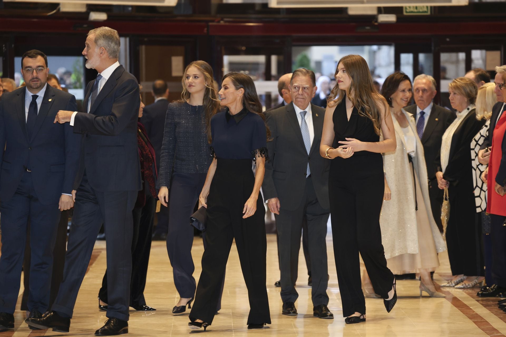 Elegancia y sobriedad en los estilismos de la Familia Real en el concierto de los Premios Princesa