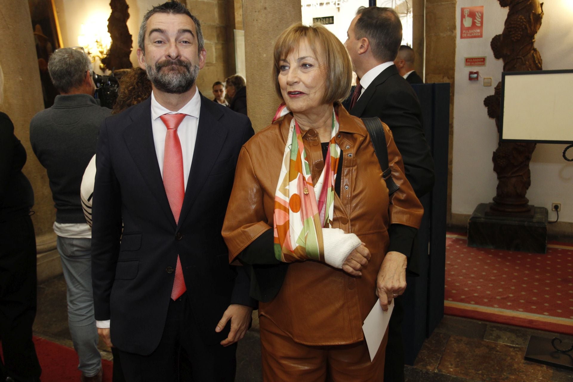 De la entrada de la reina Sofía al ambiente político y empresarial en el hall del Reconquista