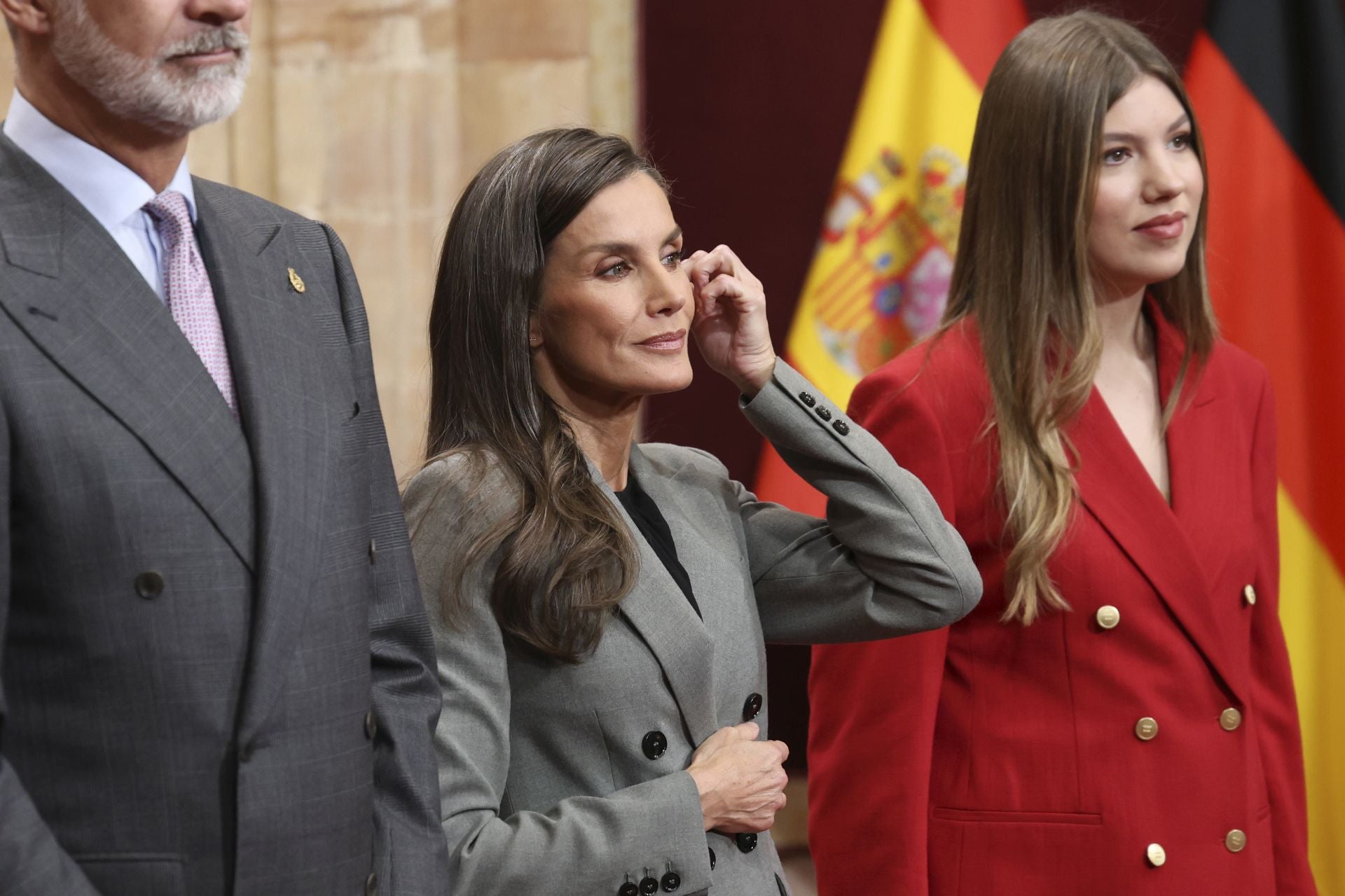 Muchas sonrisas y calurosos saludos en las audiencias de la Familia Real en el Reconquista