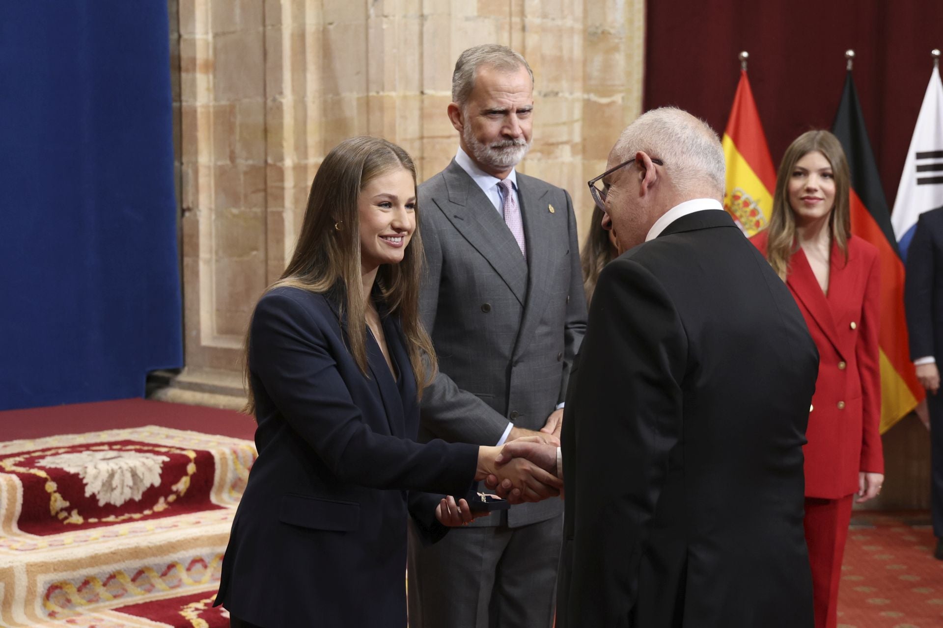 Muchas sonrisas y calurosos saludos en las audiencias de la Familia Real en el Reconquista