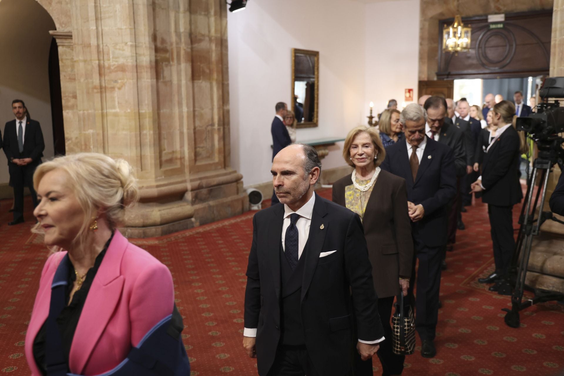Muchas sonrisas y calurosos saludos en las audiencias de la Familia Real en el Reconquista