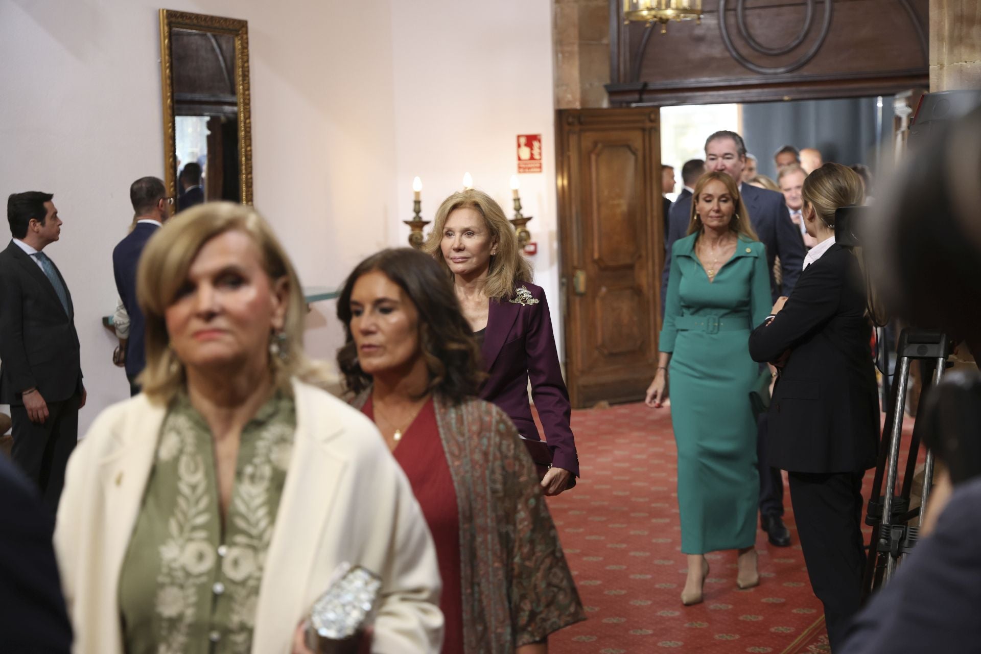 Muchas sonrisas y calurosos saludos en las audiencias de la Familia Real en el Reconquista