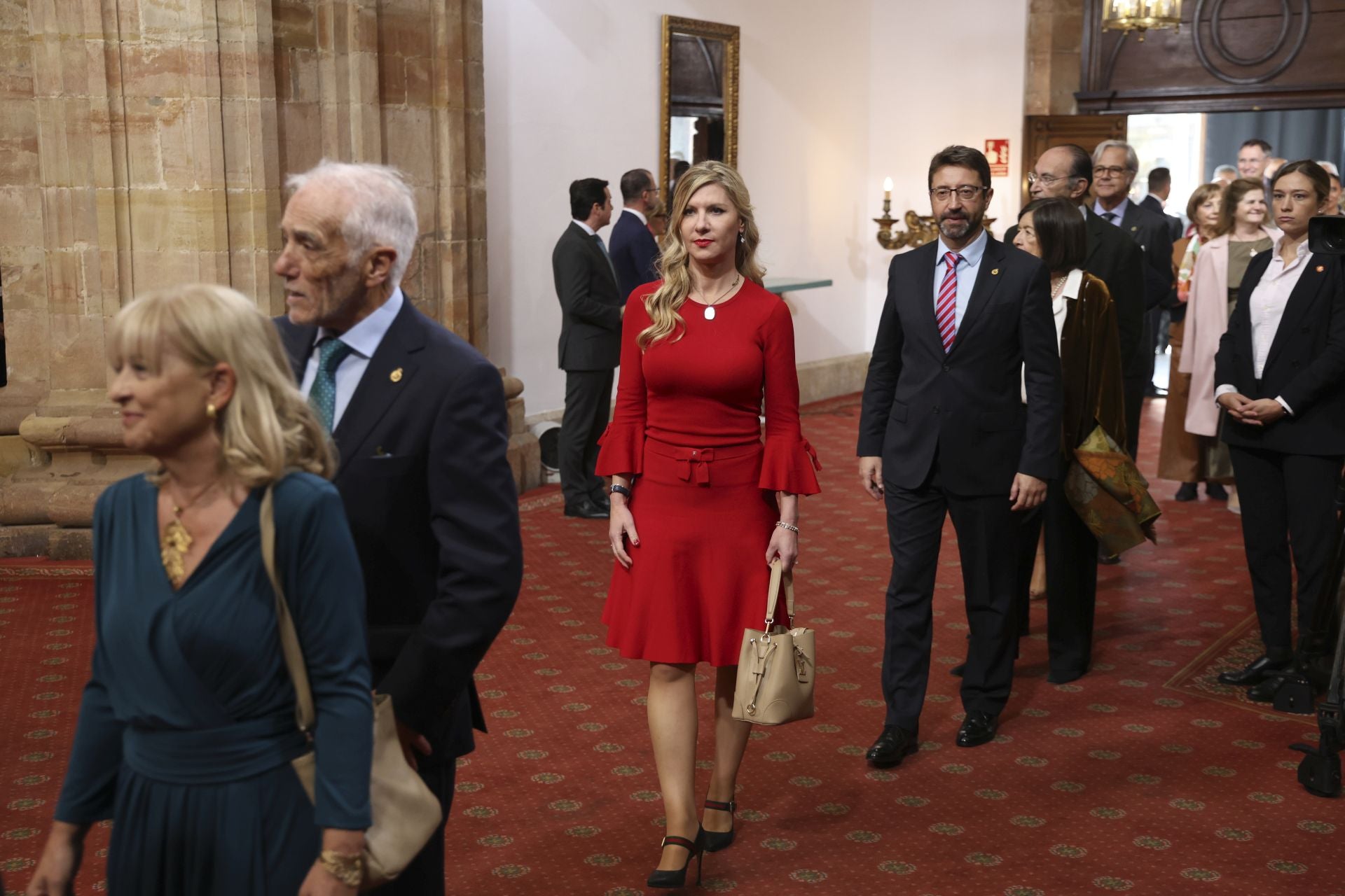 Muchas sonrisas y calurosos saludos en las audiencias de la Familia Real en el Reconquista