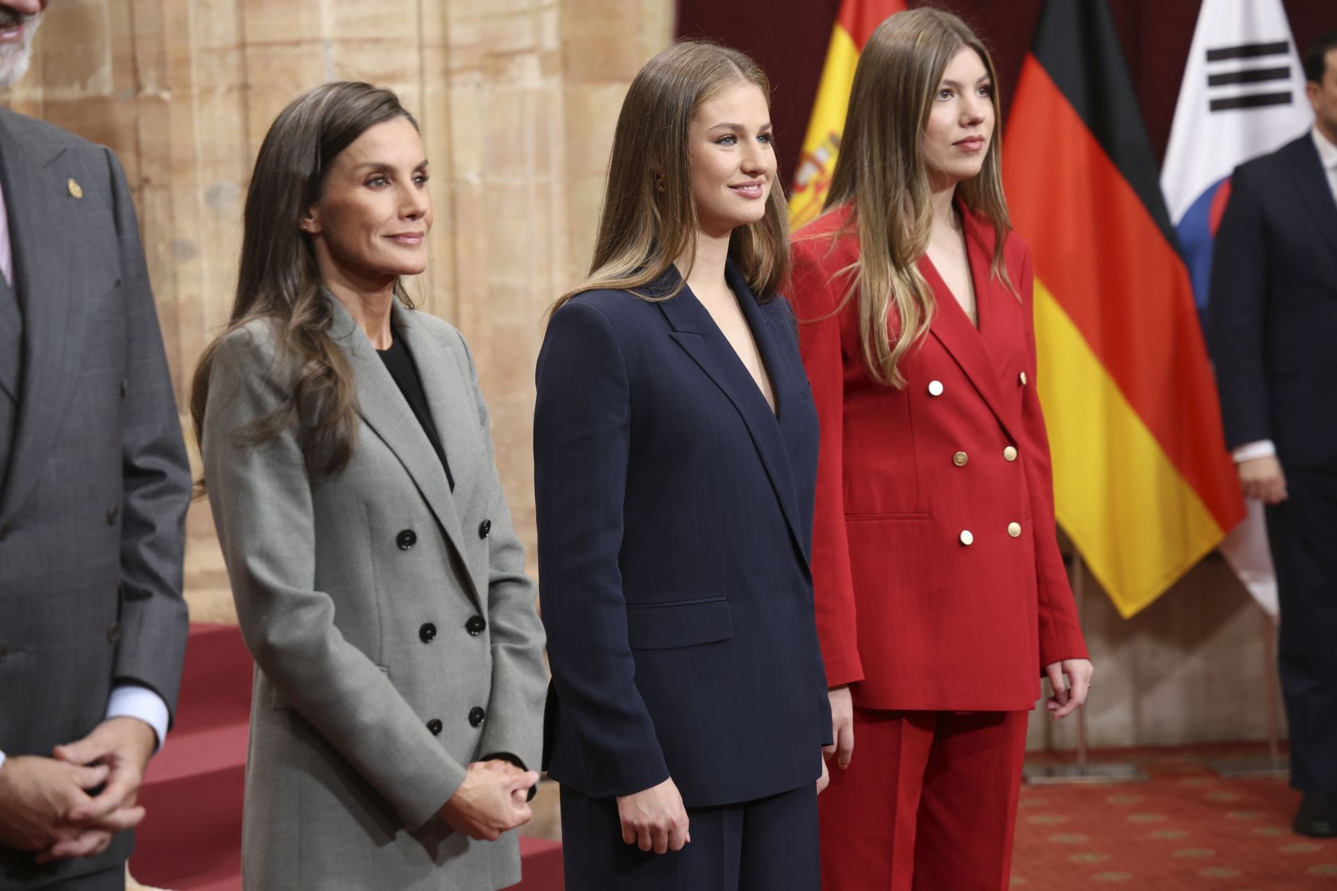 Muchas sonrisas y calurosos saludos en las audiencias de la Familia Real en el Reconquista