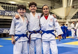 Ángel Miguélez, Nicolás Fernández y Valeria Coronado, medallistas del Judo Avilés en el Villa 2024.