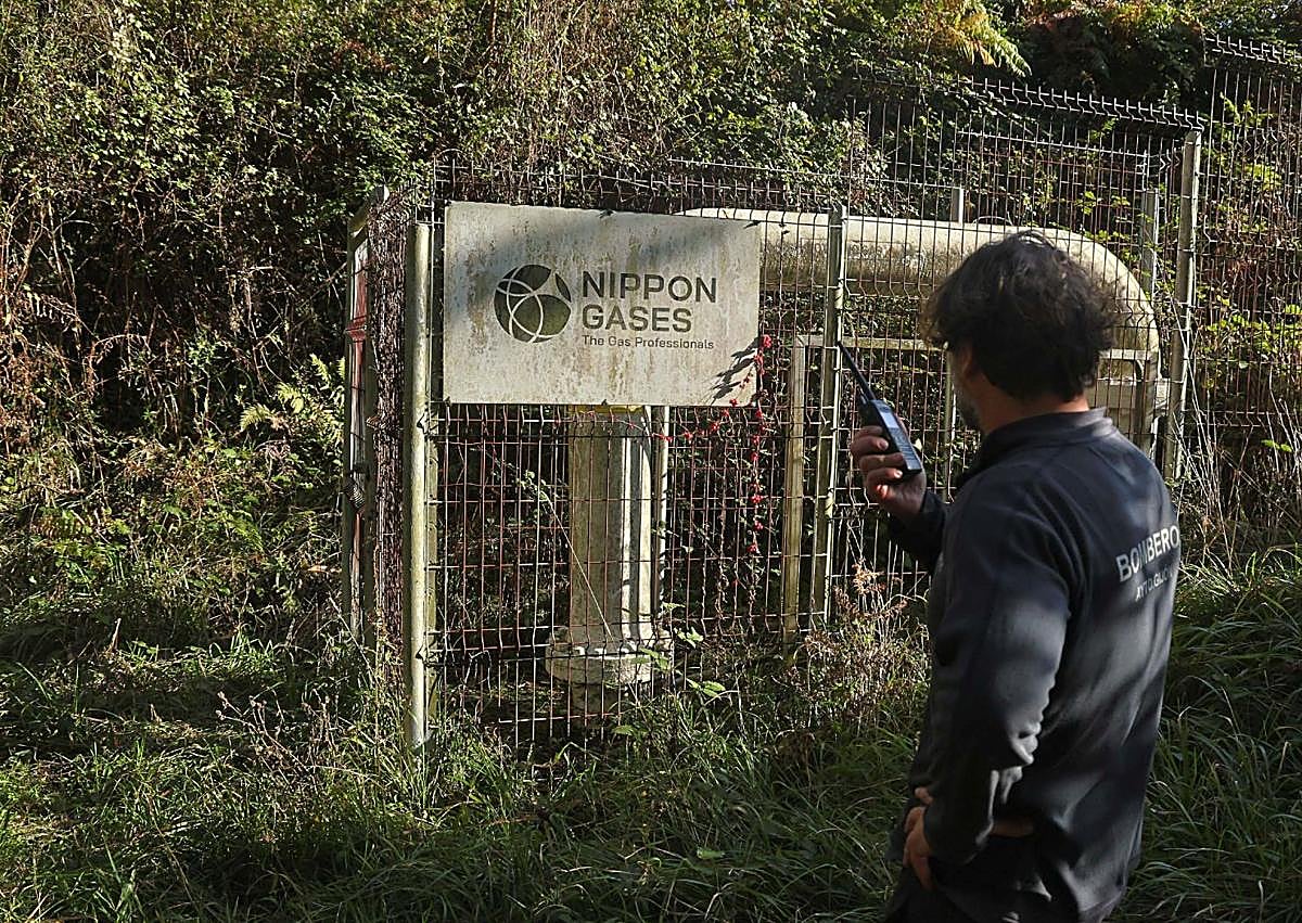 Imagen secundaria 1 - El Monte Areo, en Gijón, recupera la normalidad, mientras la investigación sigue su curso