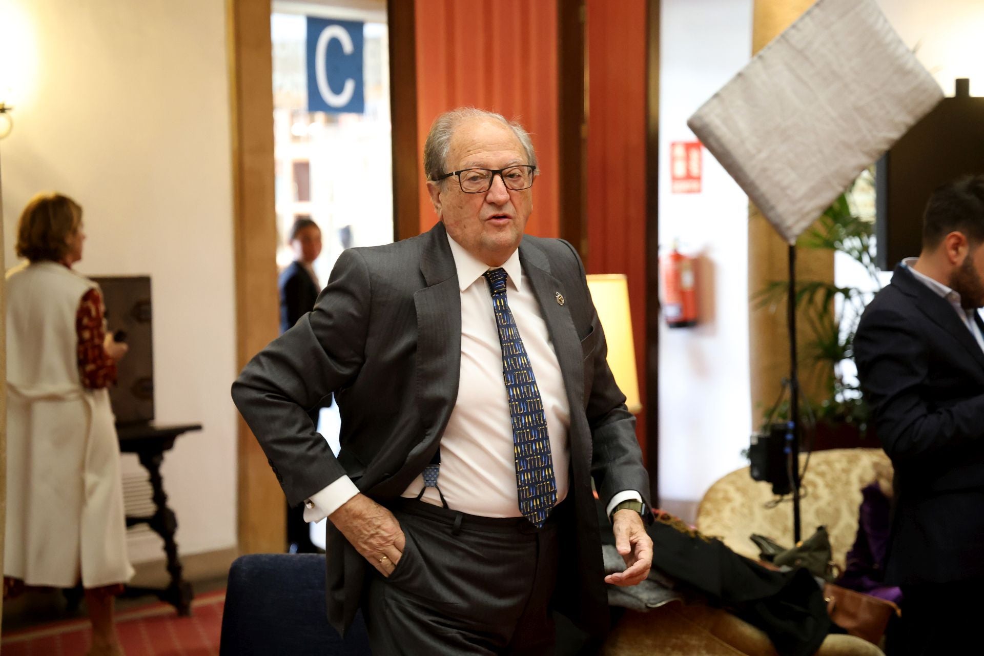 De la entrada de la reina Sofía al ambiente político y empresarial en el hall del Reconquista