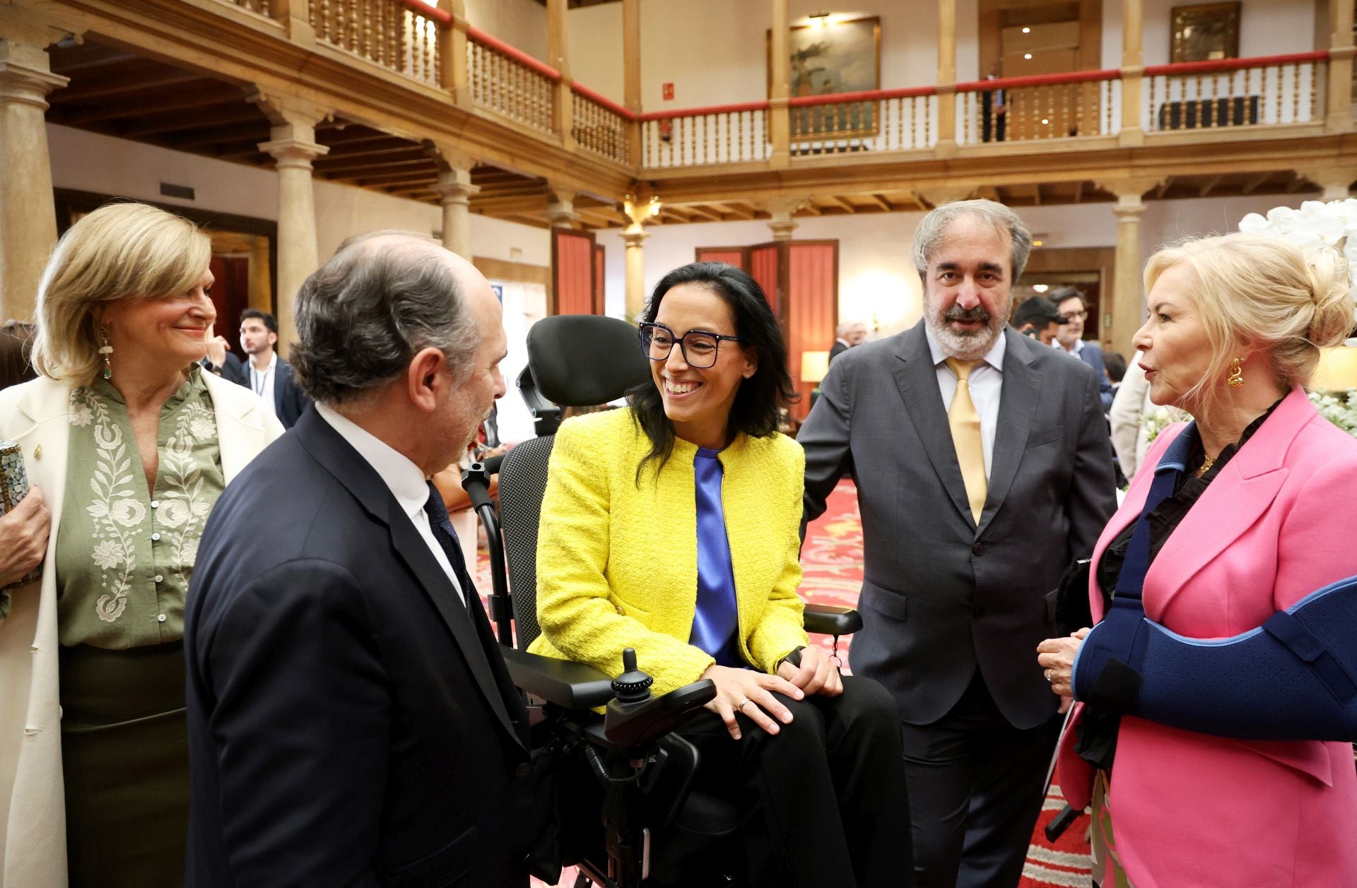De la entrada de la reina Sofía al ambiente político y empresarial en el hall del Reconquista