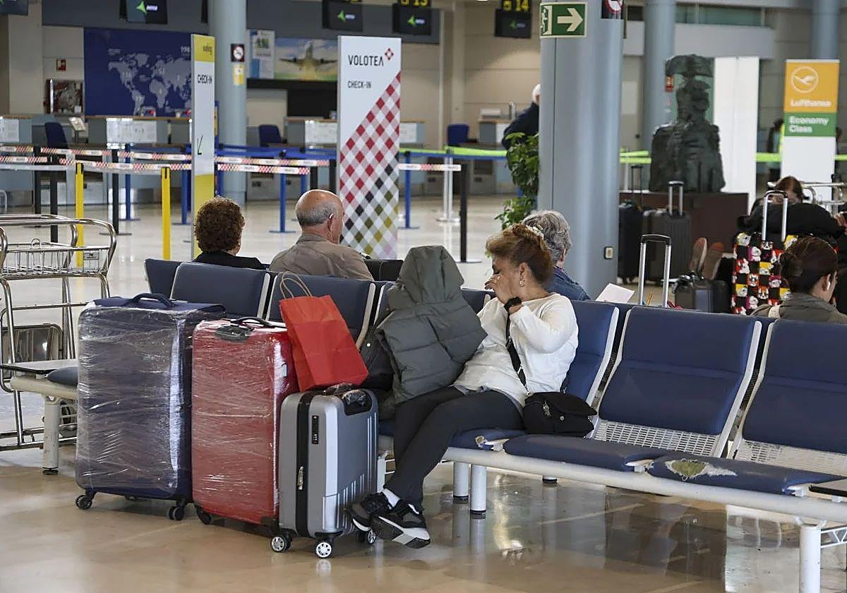Sala de facturación del aeropuerto de Asturias.