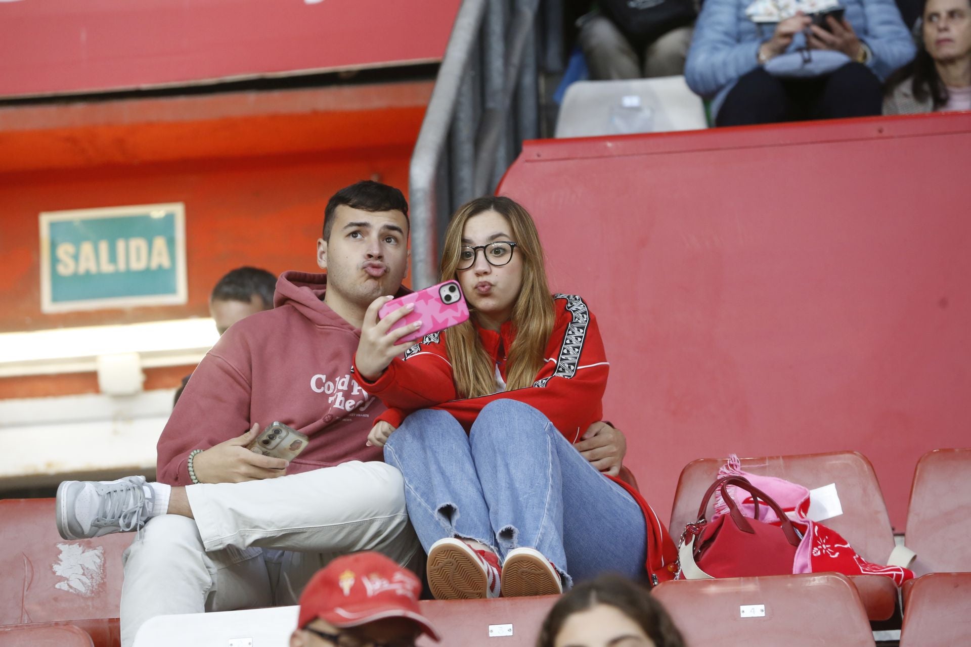 ¿Estuviste en el Sporting - Zaragoza? ¡Búscate!