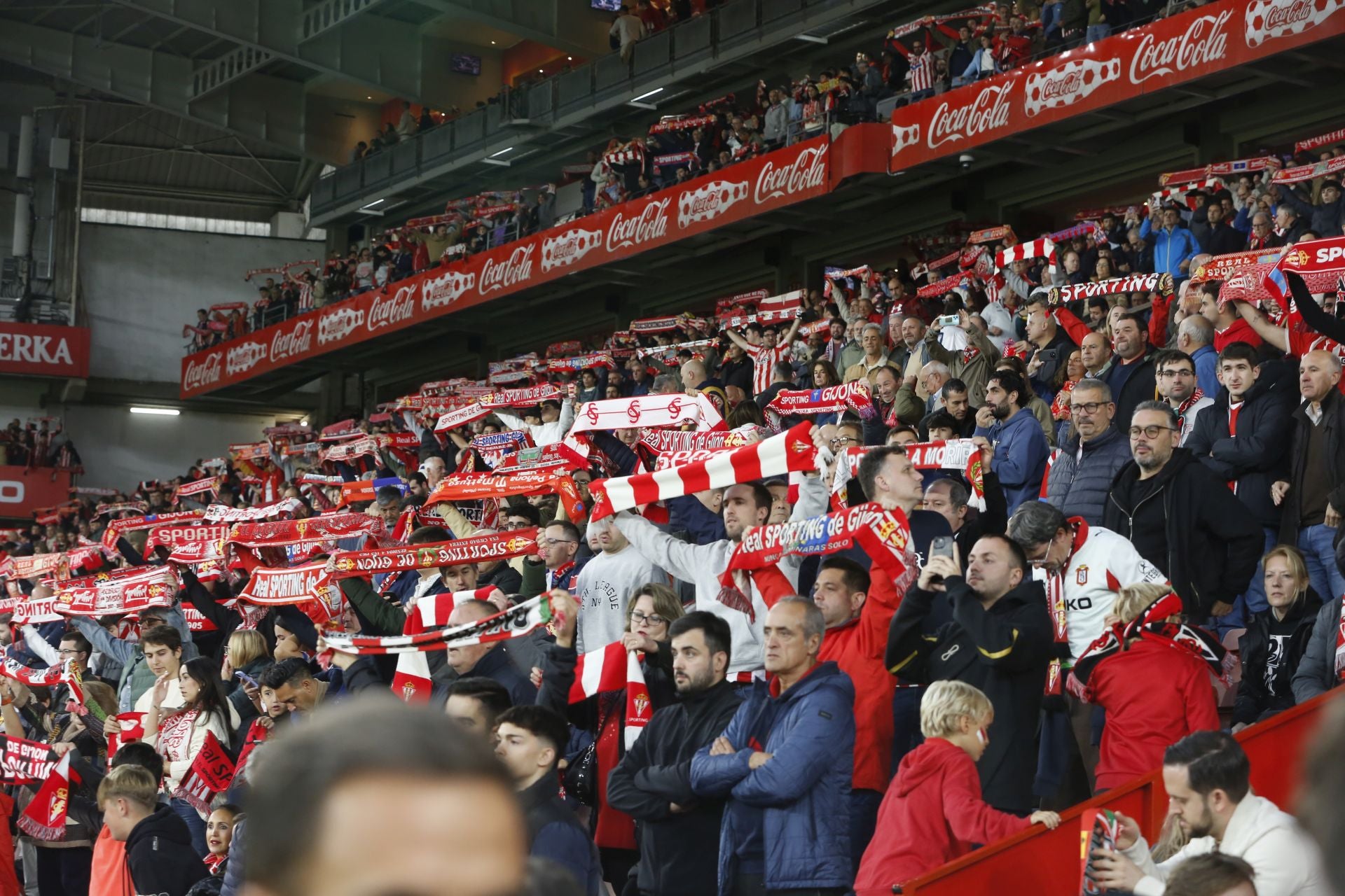 ¿Estuviste en el Sporting - Zaragoza? ¡Búscate!