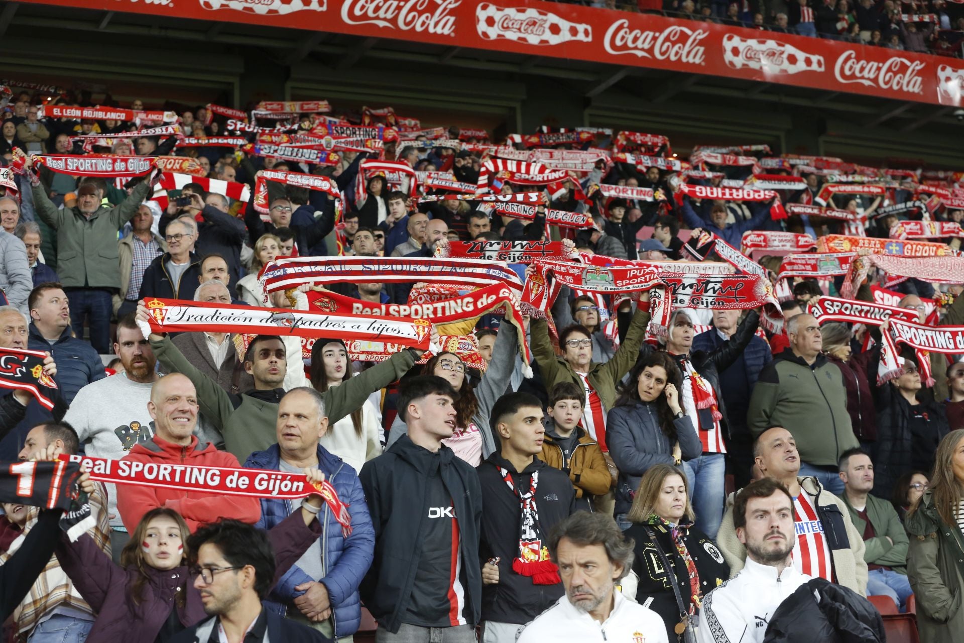 ¿Estuviste en el Sporting - Zaragoza? ¡Búscate!