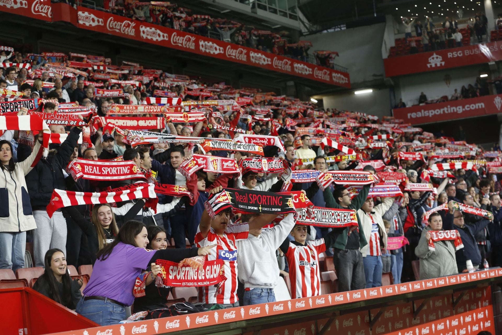 ¿Estuviste en el Sporting - Zaragoza? ¡Búscate!