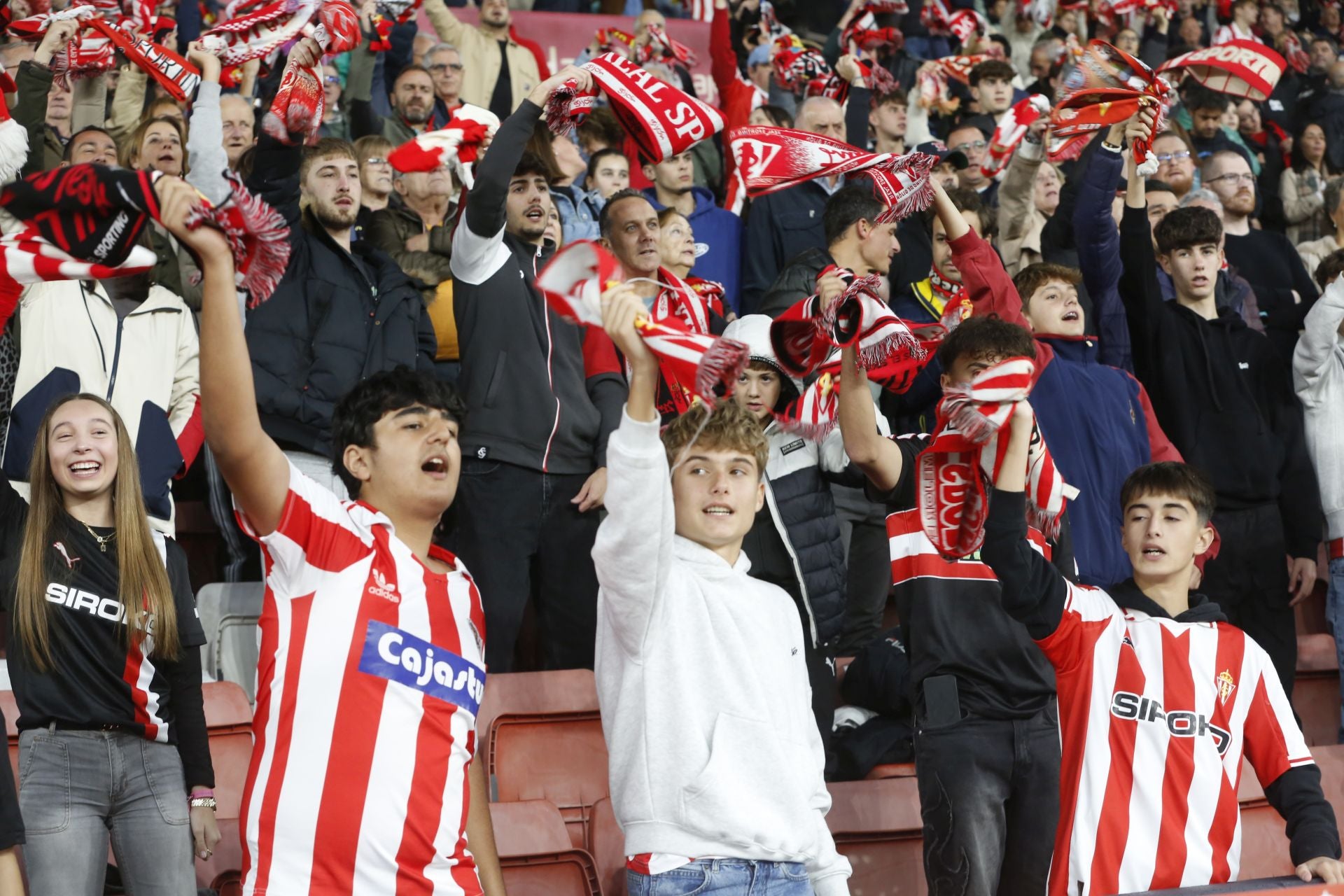 ¿Estuviste en el Sporting - Zaragoza? ¡Búscate!