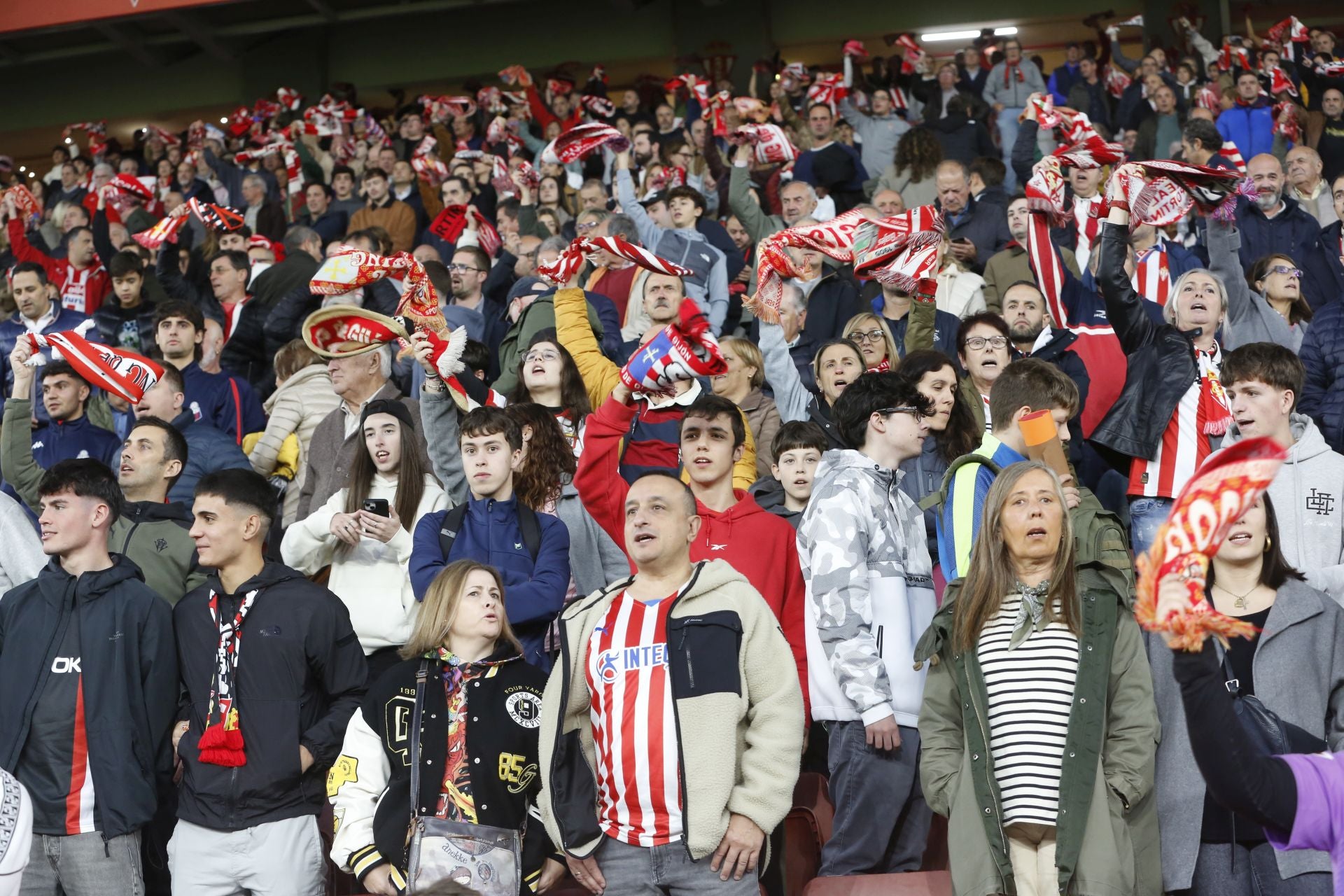 ¿Estuviste en el Sporting - Zaragoza? ¡Búscate!