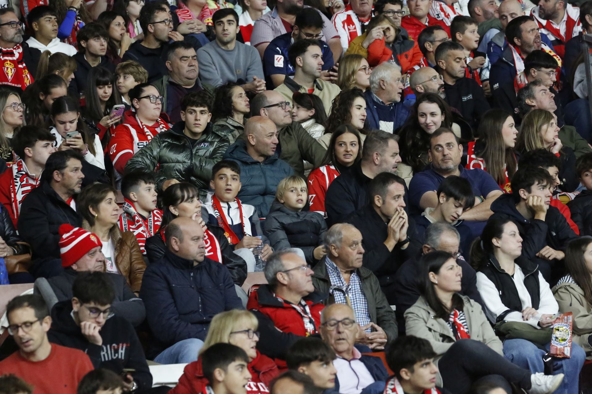 ¿Estuviste en el Sporting - Zaragoza? ¡Búscate!