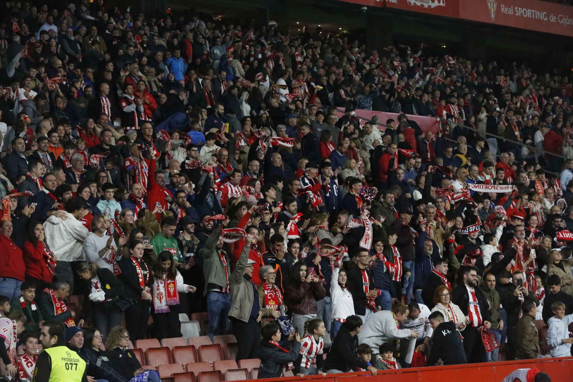 ¿Estuviste en el Sporting - Zaragoza? ¡Búscate!