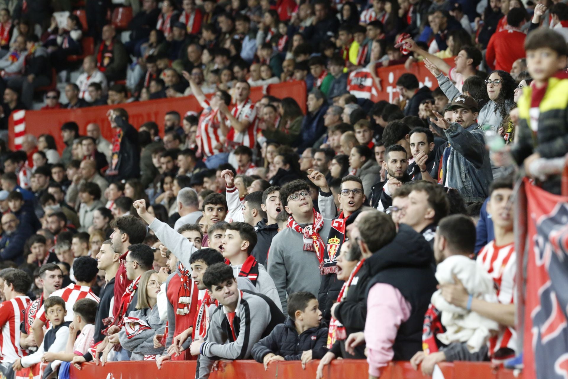 ¿Estuviste en el Sporting - Zaragoza? ¡Búscate!