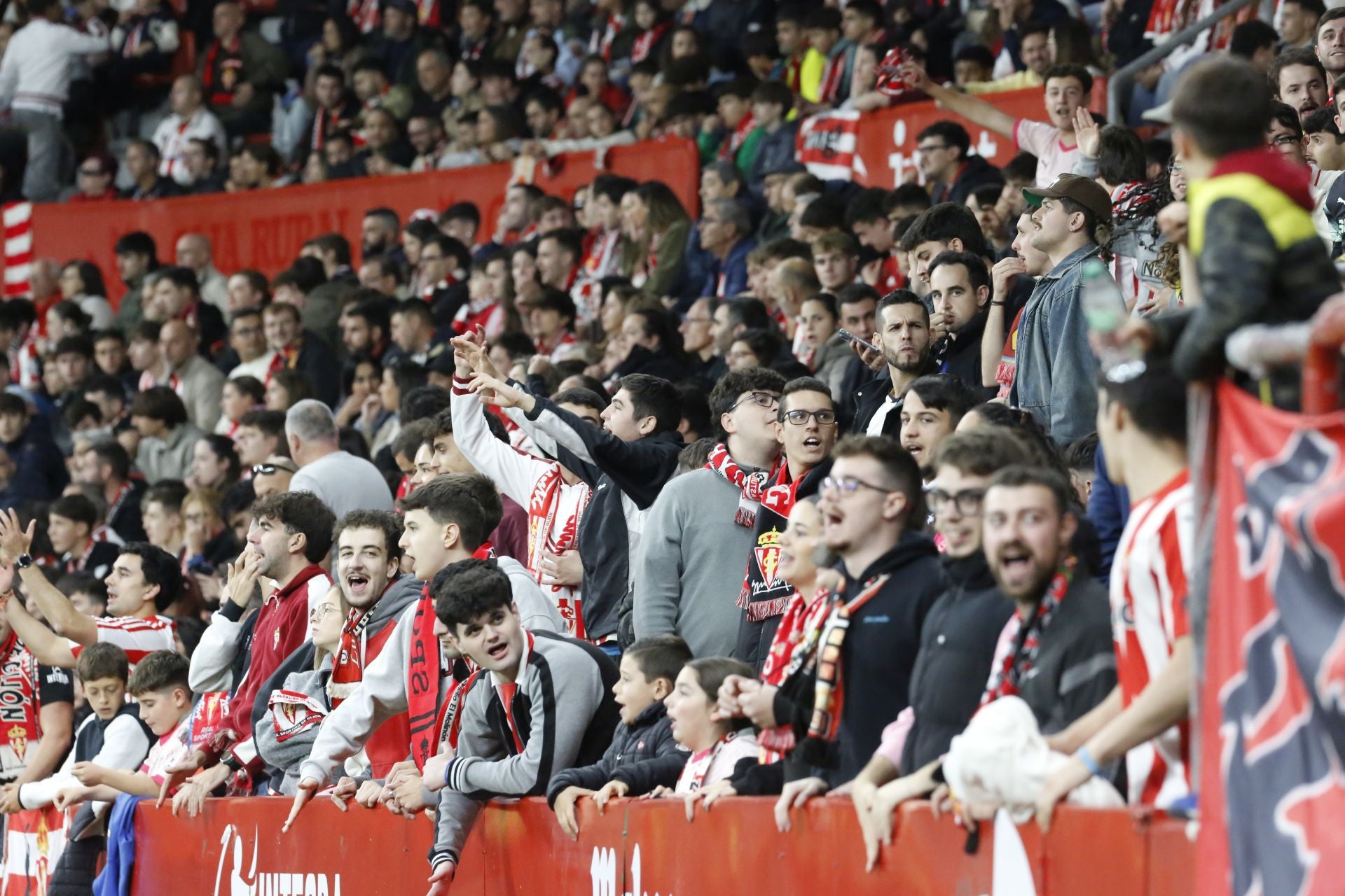 ¿Estuviste en el Sporting - Zaragoza? ¡Búscate!