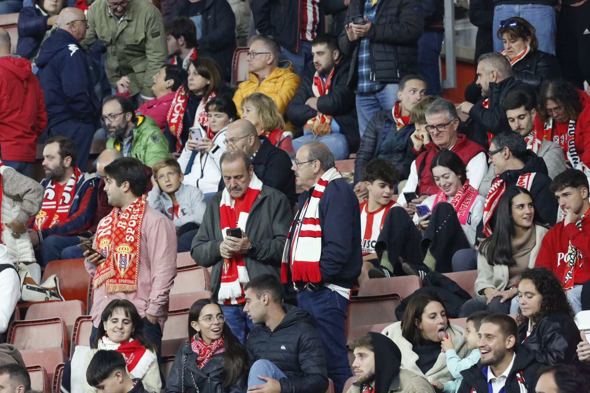 ¿Estuviste en el Sporting - Zaragoza? ¡Búscate!