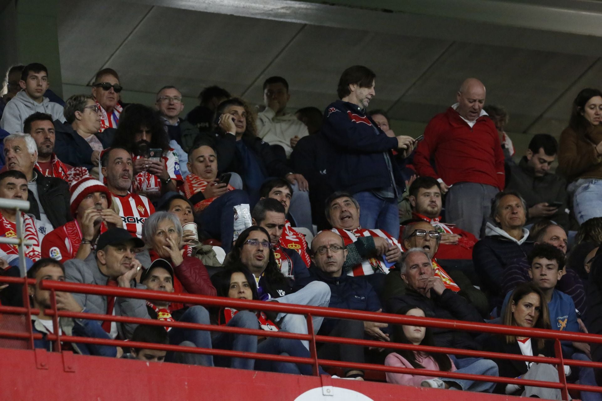 ¿Estuviste en el Sporting - Zaragoza? ¡Búscate!