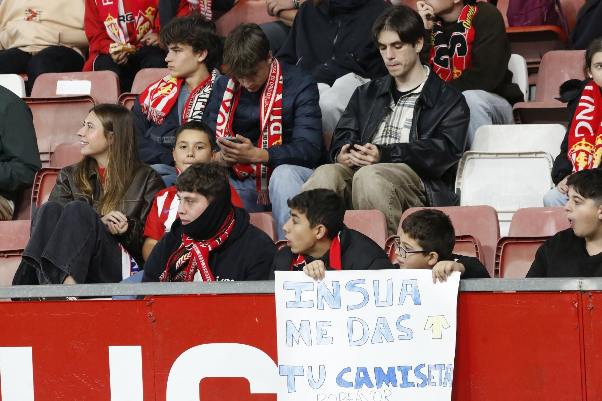 ¿Estuviste en el Sporting - Zaragoza? ¡Búscate!