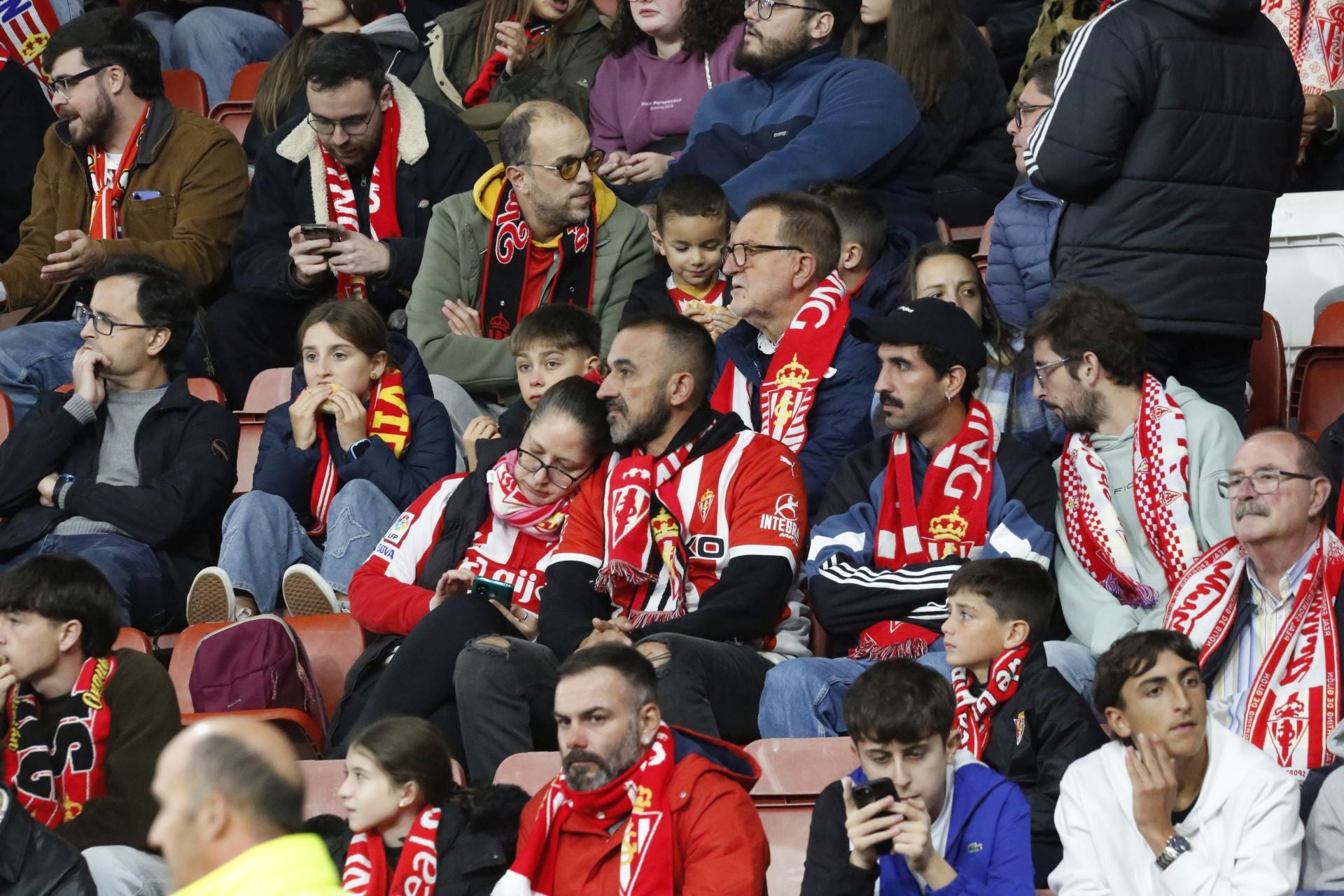 ¿Estuviste en el Sporting - Zaragoza? ¡Búscate!