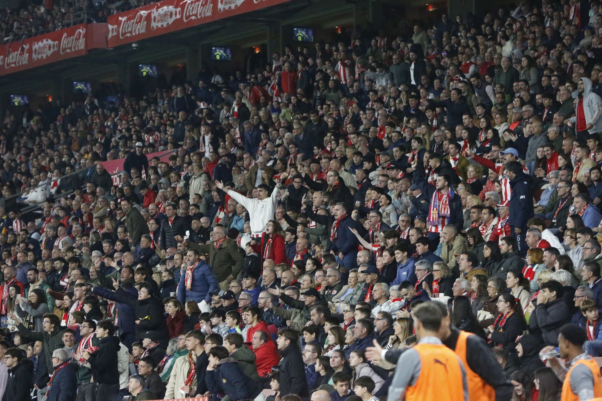 ¿Estuviste en el Sporting - Zaragoza? ¡Búscate!