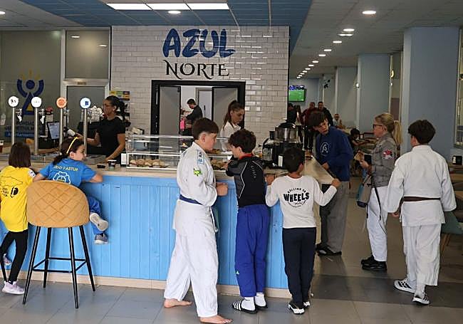 La nueva cafetería del polideportivo del Quirinal, Azul Norte, estuvo hasta arriba todo el fin de semana.