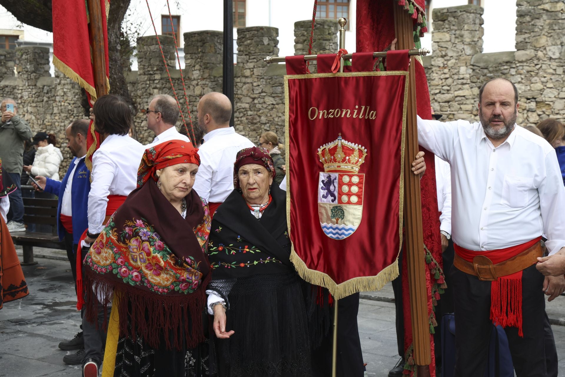 Los pendones leoneses desfilan por Gijón