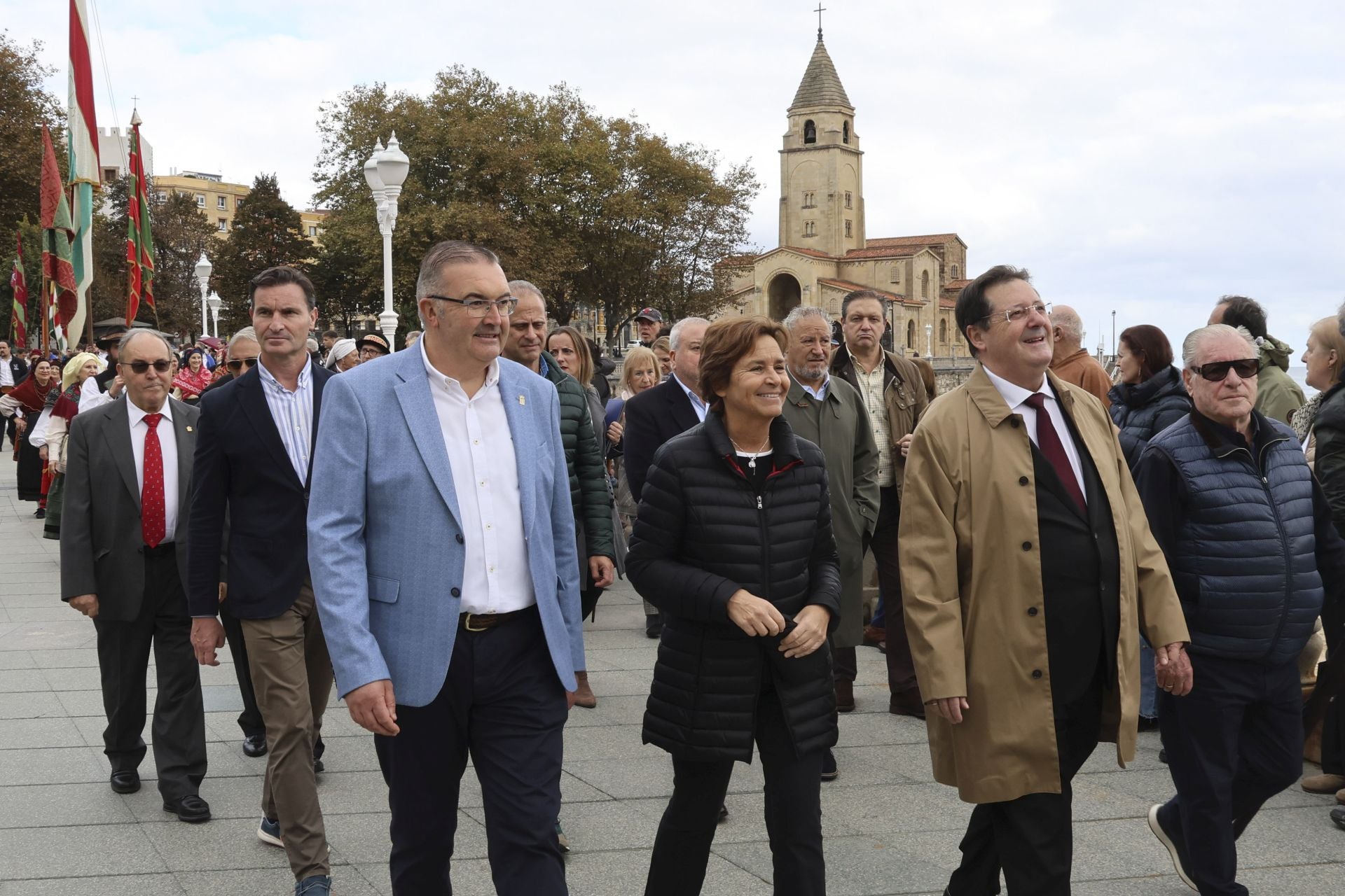 Los pendones leoneses desfilan por Gijón