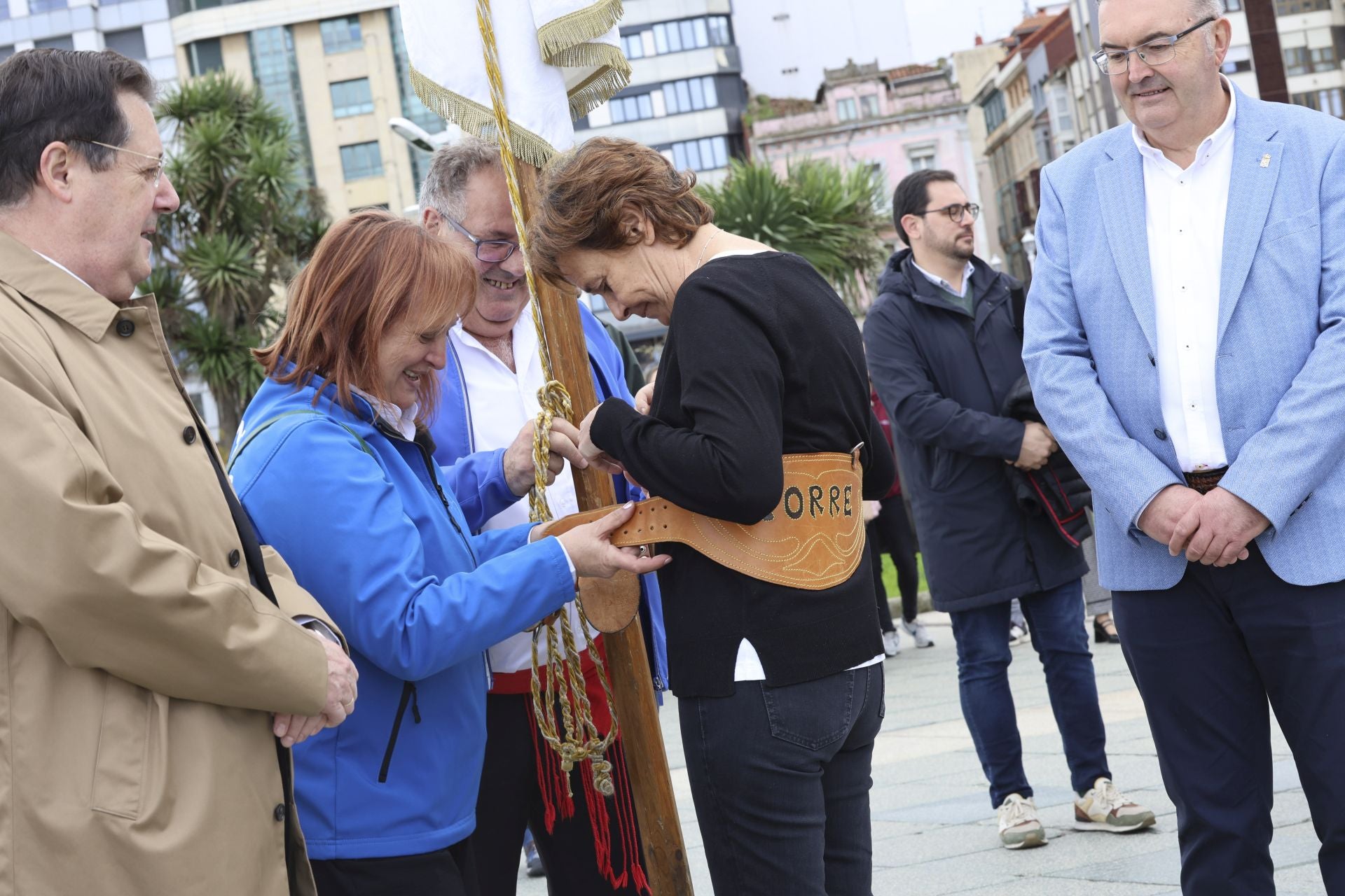 Los pendones leoneses desfilan por Gijón