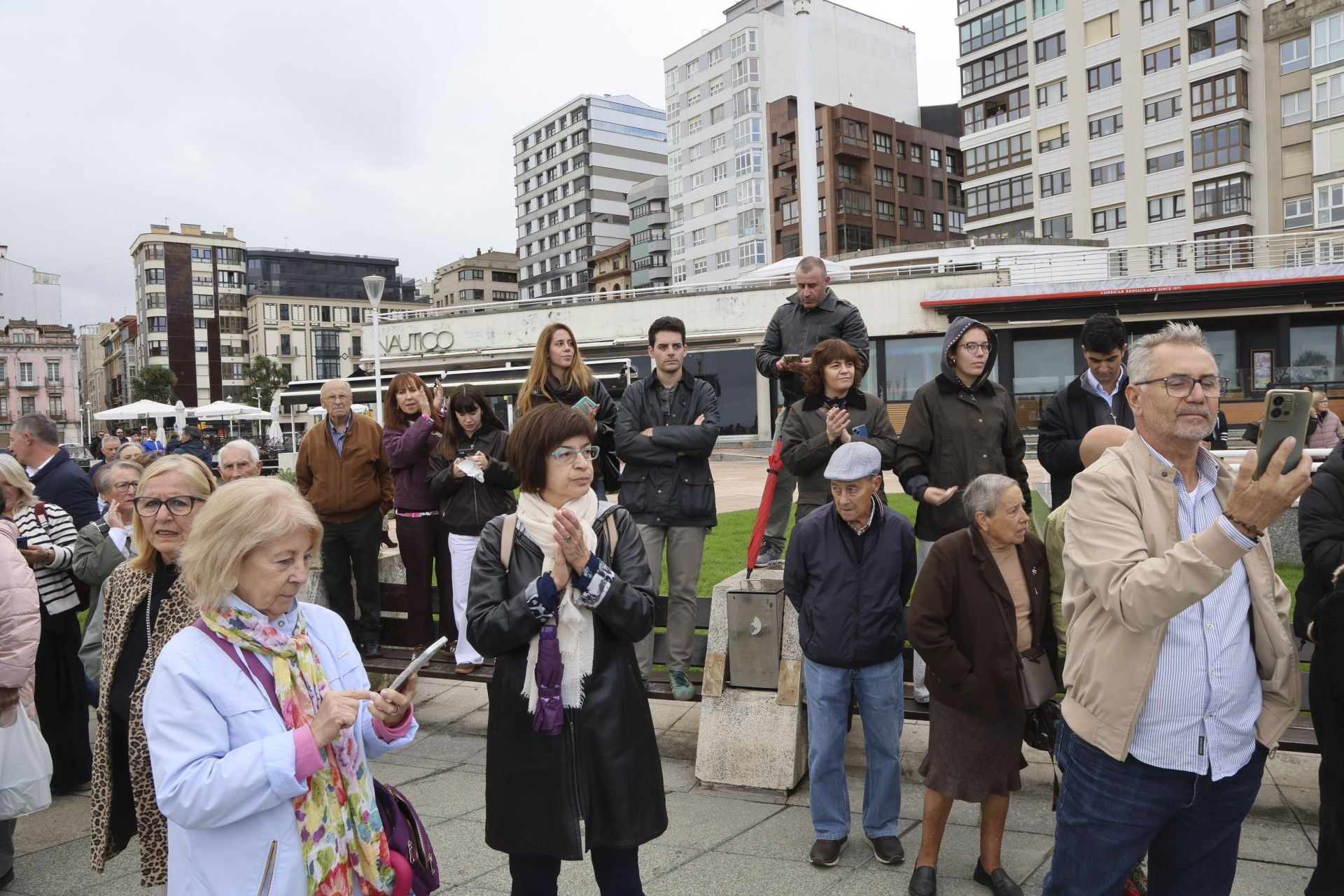Los pendones leoneses desfilan por Gijón