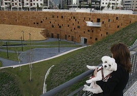 Una vista general de la entrada al Talud de La Ería en las inmediaciones del Carlos Tartiere.