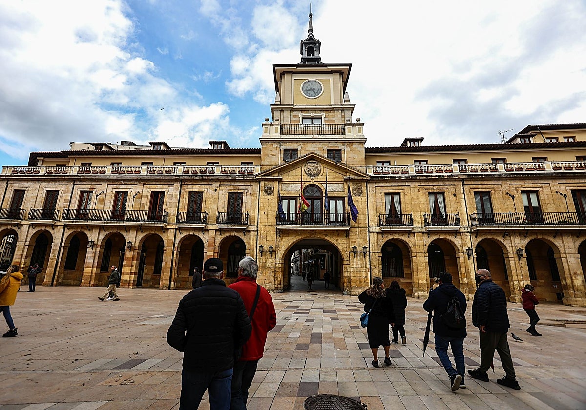 La fachada del Ayuntamiento de Oviedo.