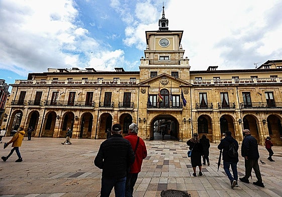 La fachada del Ayuntamiento de Oviedo.