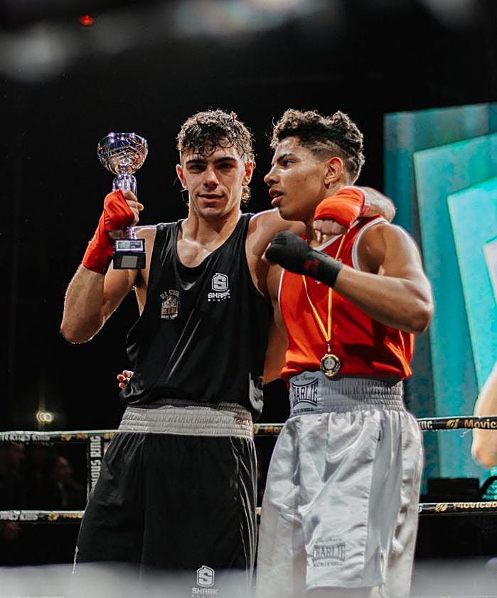 Imagen secundaria 2 - Un ruedo transformado en ring: la velada de boxeo que se vivió en el Gijón Arena