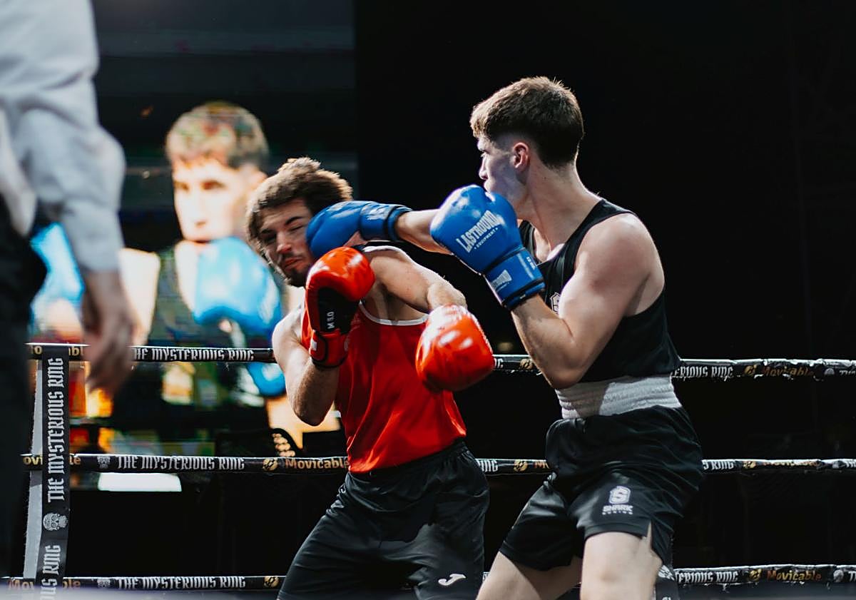 Imagen principal - Un ruedo transformado en ring: la velada de boxeo que se vivió en el Gijón Arena